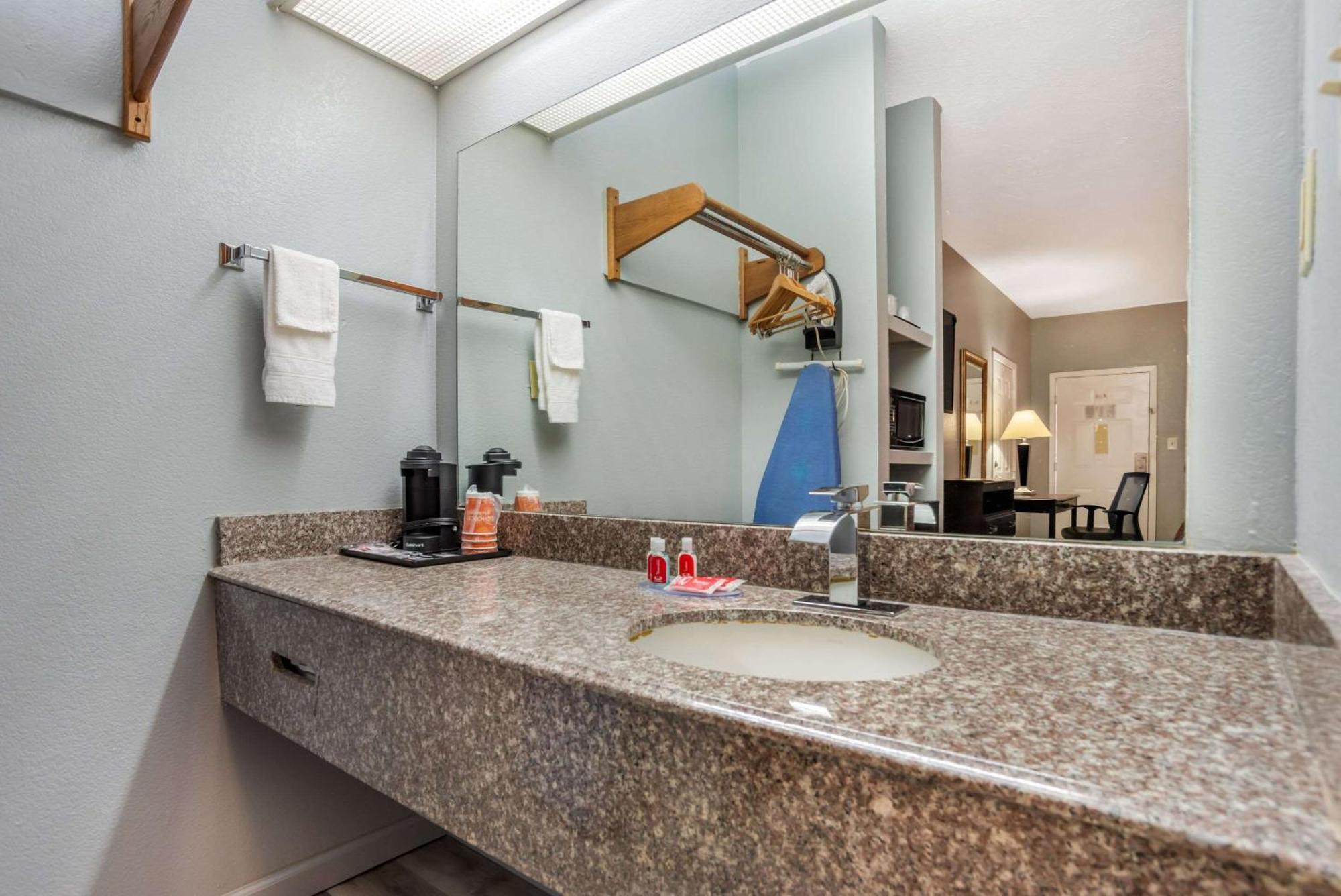 פילדלפיה Econo Lodge Inn & Suites מראה חיצוני תמונה